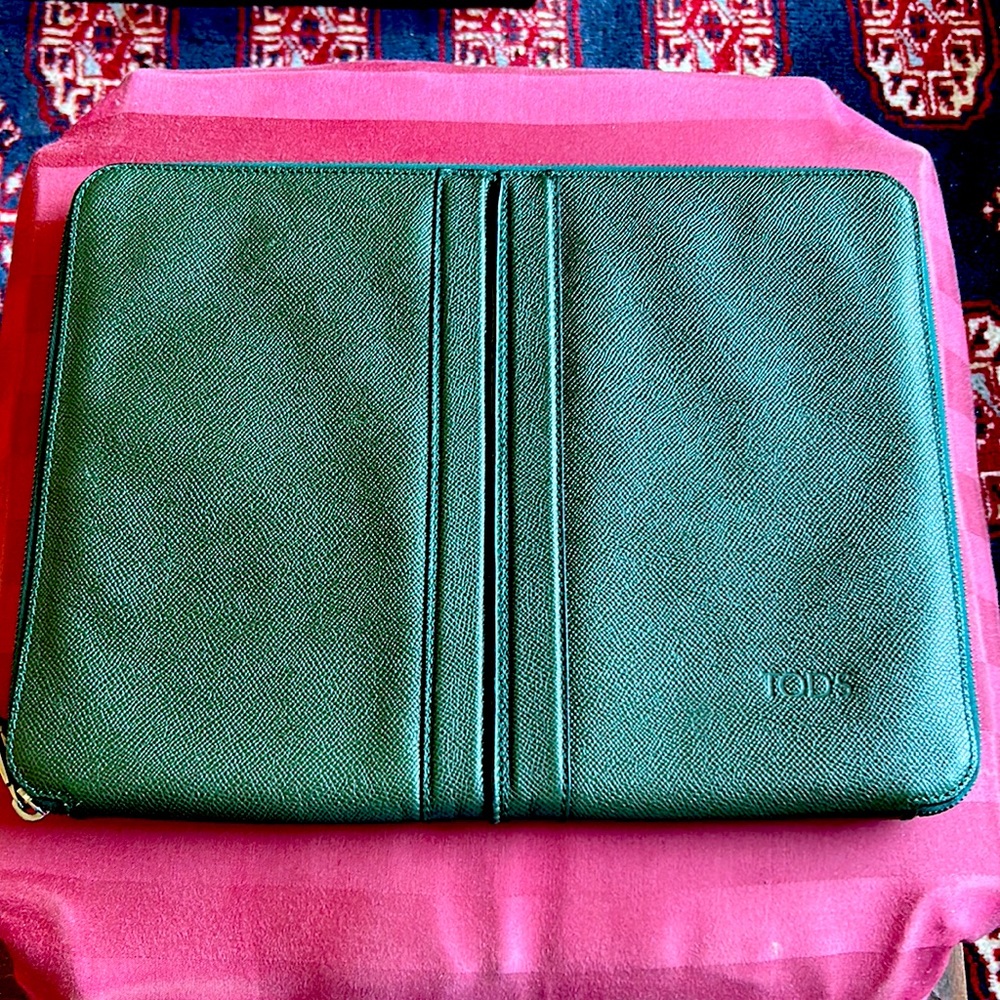 like new TOD’S $595 Portfolio docunent leather case  Hunter Green